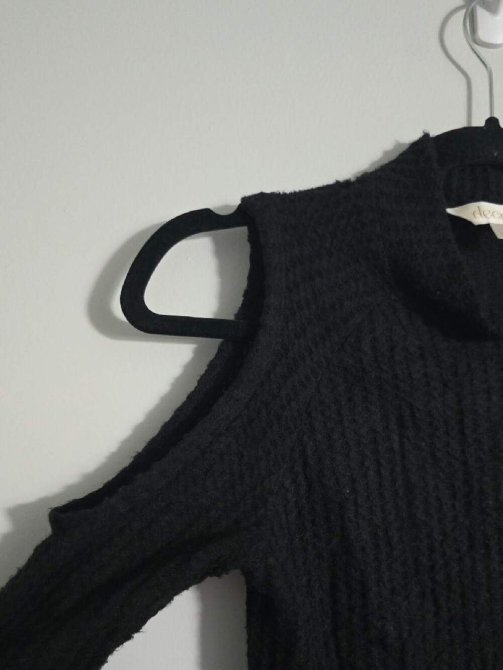 Cut-out Shoulder Ribbed Sweater - Picture 4 of 4